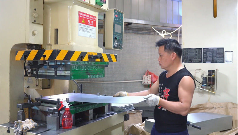 Shenzhen Urain Metal Products Co., Ltd. manufacturer production line